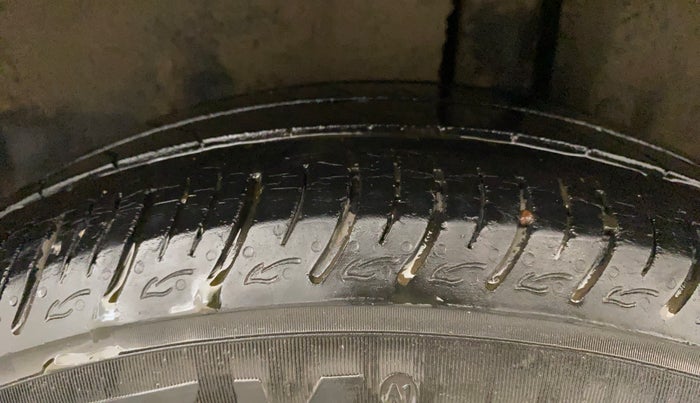 2015 Maruti Ertiga VXI CNG, CNG, Manual, 1,34,238 km, Left Rear Tyre Tread