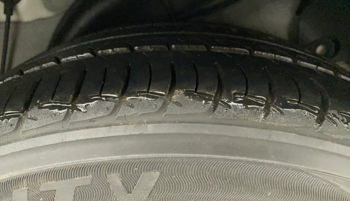 2013 Hyundai Verna FLUIDIC 1.6 VTVT SX OPT, Petrol, Manual, 35,474 km, Left Rear Tyre Tread