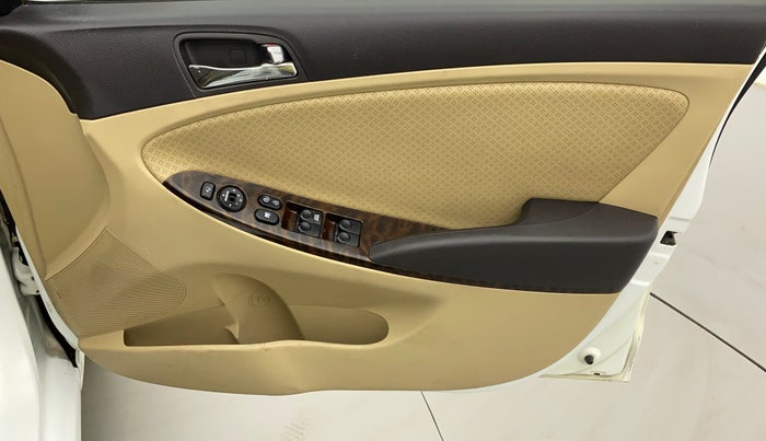 2013 Hyundai Verna FLUIDIC 1.6 VTVT SX OPT, Petrol, Manual, 35,474 km, Driver Side Door Panels Control