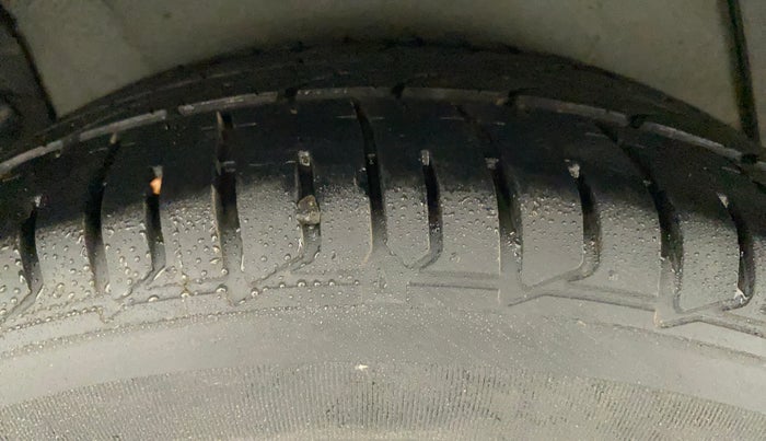 2013 Hyundai Verna FLUIDIC 1.6 VTVT SX OPT, Petrol, Manual, 35,474 km, Right Rear Tyre Tread