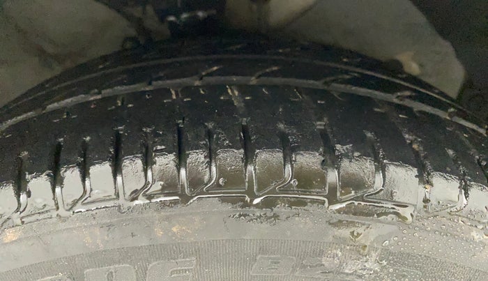 2013 Hyundai Verna FLUIDIC 1.6 VTVT SX OPT, Petrol, Manual, 35,474 km, Right Front Tyre Tread