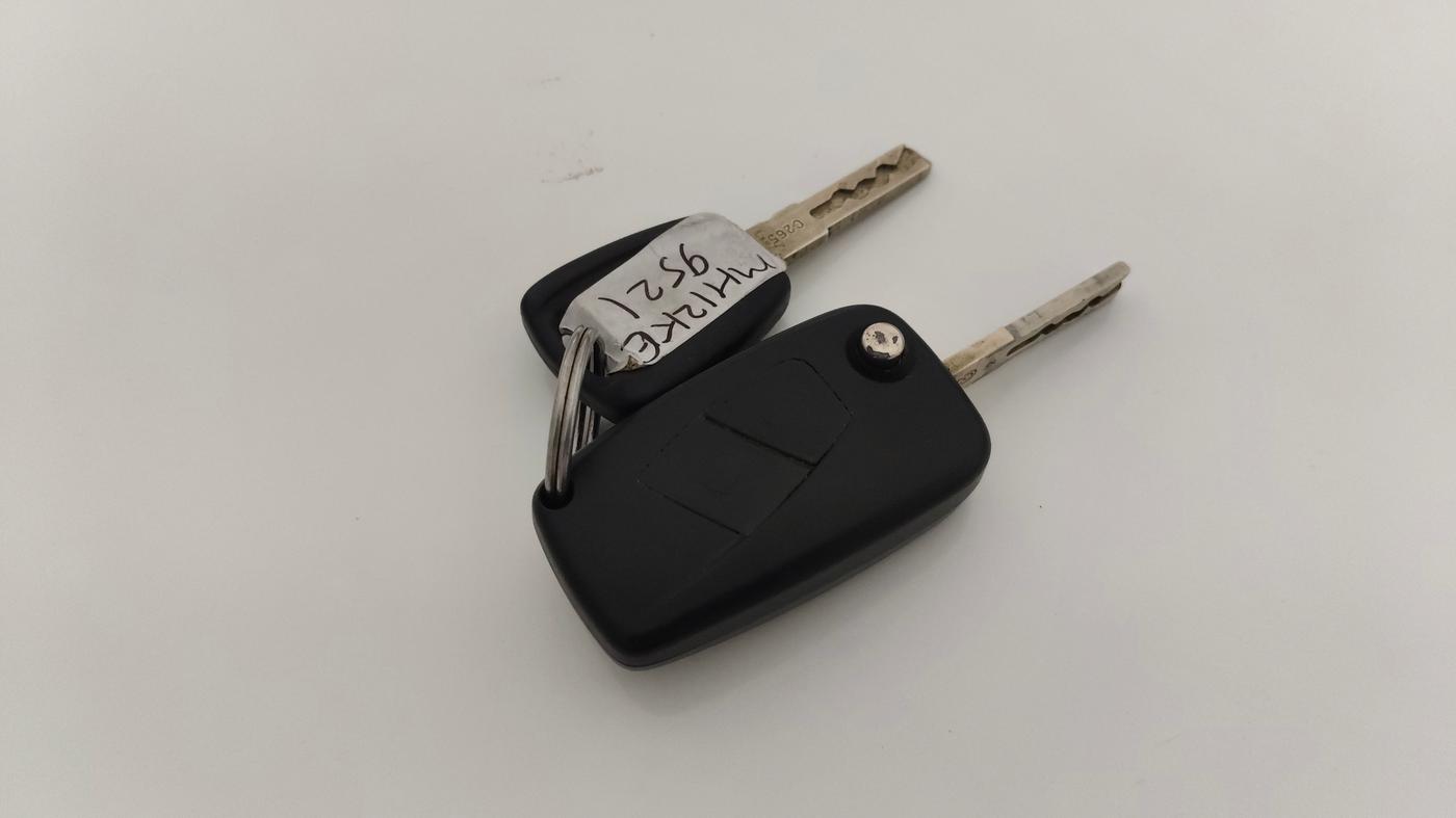 2013 Fiat Linea EMOTION 1.4 L T JET, Petrol, Manual, 51,853 km, Key Close Up