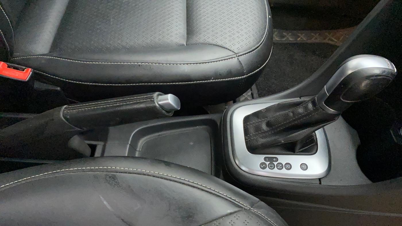 2014 Volkswagen Polo GT TSI AT, Petrol, Automatic, 66,957 km, Gear Lever