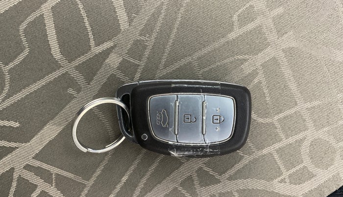 2016 Hyundai Grand i10 ASTA (O) AT 1.2 KAPPA VTVT, Petrol, Automatic, 90,912 km, Key Close Up