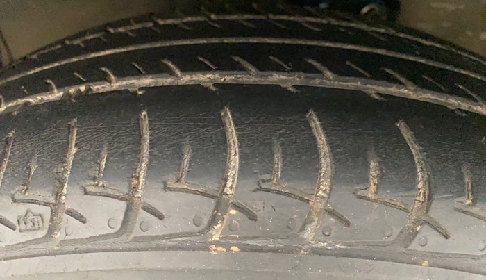 2015 Maruti Celerio VXI AMT, Petrol, Automatic, 72,402 km, Left Front Tyre Tread