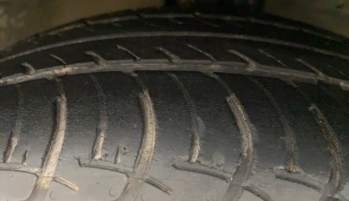 2015 Maruti Celerio VXI AMT, Petrol, Automatic, 72,402 km, Right Front Tyre Tread