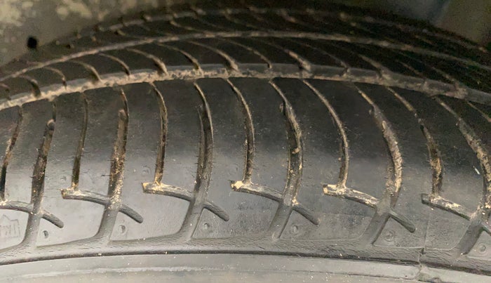 2015 Maruti Celerio VXI AMT, Petrol, Automatic, 72,402 km, Left Rear Tyre Tread