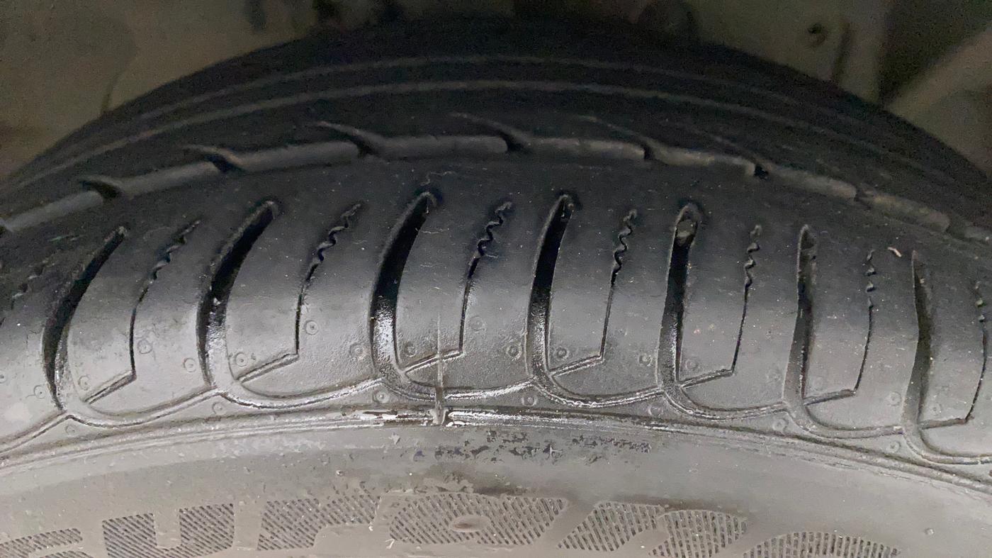 2015 Ford Ecosport TITANIUM 1.5L PETROL AT, Petrol, Automatic, 86,975 km, Right Front Tyre Tread