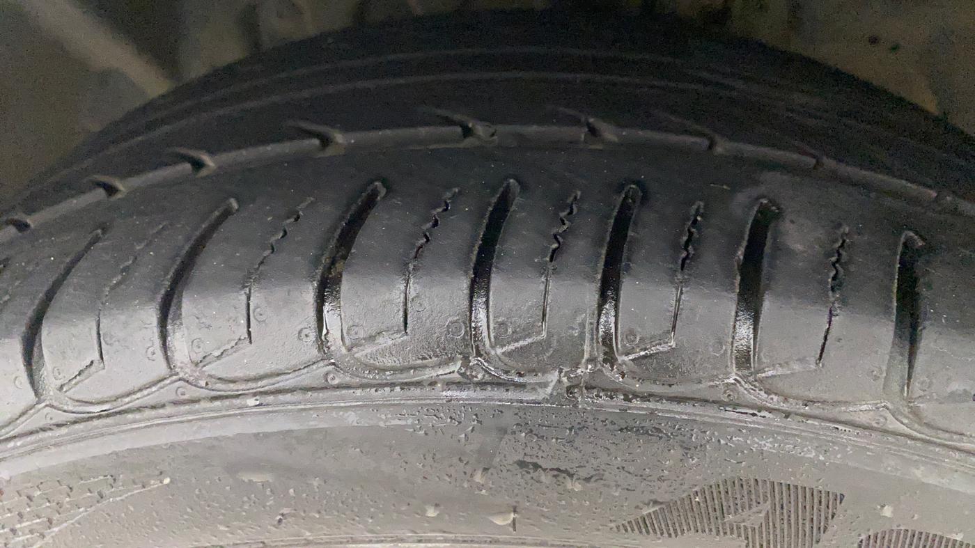 2015 Ford Ecosport TITANIUM 1.5L PETROL AT, Petrol, Automatic, 86,975 km, Left Front Tyre Tread
