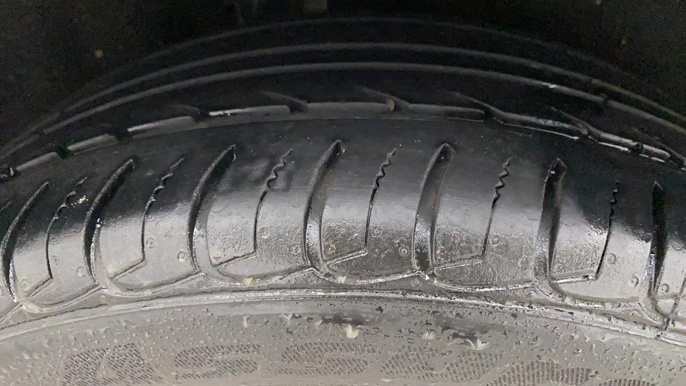 2015 Ford Ecosport TITANIUM 1.5L PETROL AT, Petrol, Automatic, 86,975 km, Right Rear Tyre Tread