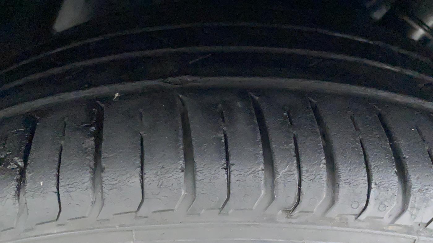 2017 Maruti S Cross SIGMA 1.3, Diesel, Manual, 86,702 km, Left Front Tyre Tread