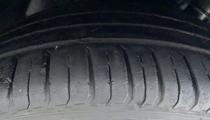 2017 Maruti S Cross SIGMA 1.3, Diesel, Manual, 86,702 km, Left Front Tyre Tread