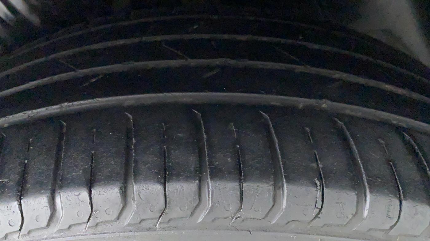 2017 Maruti S Cross SIGMA 1.3, Diesel, Manual, 86,702 km, Left Rear Tyre Tread