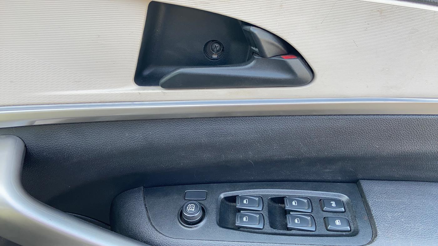 2021 Mahindra XUV700 AX 3 P AT 5 STR, Petrol, Automatic, 50,006 km, Driver Side Door Panels Control