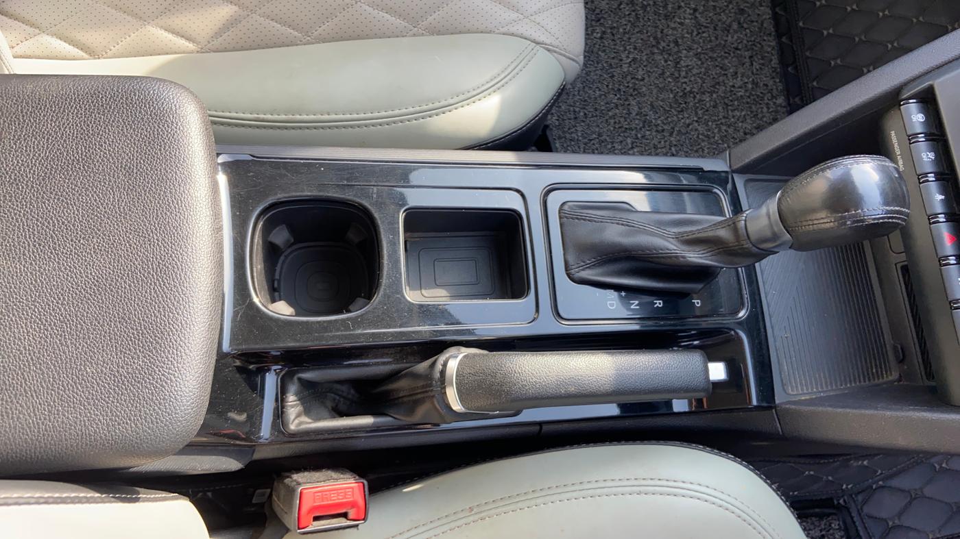 2021 Mahindra XUV700 AX 3 P AT 5 STR, Petrol, Automatic, 50,006 km, Gear Lever