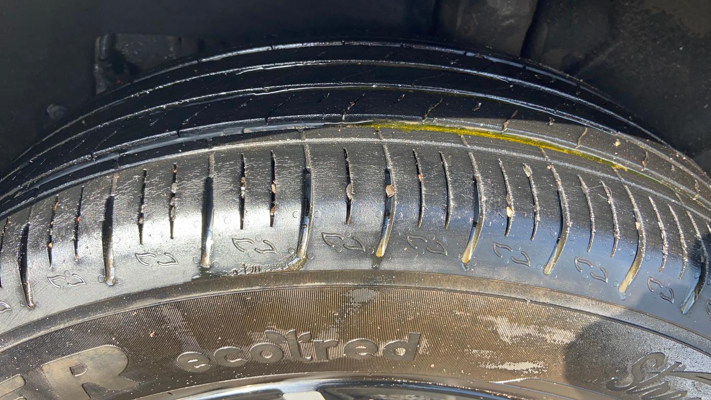 2021 Mahindra XUV700 AX 3 P AT 5 STR, Petrol, Automatic, 50,006 km, Left Rear Tyre Tread