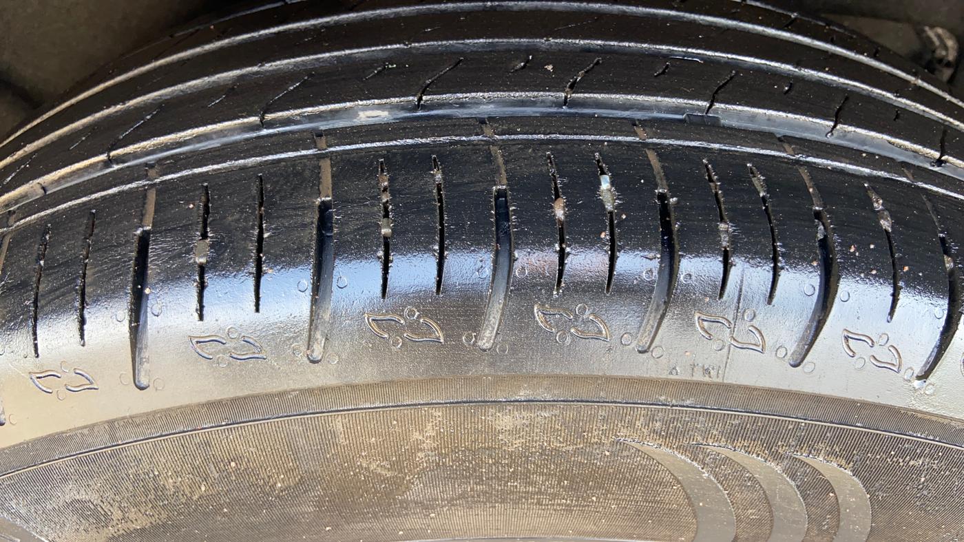 2021 Mahindra XUV700 AX 3 P AT 5 STR, Petrol, Automatic, 50,006 km, Right Rear Tyre Tread