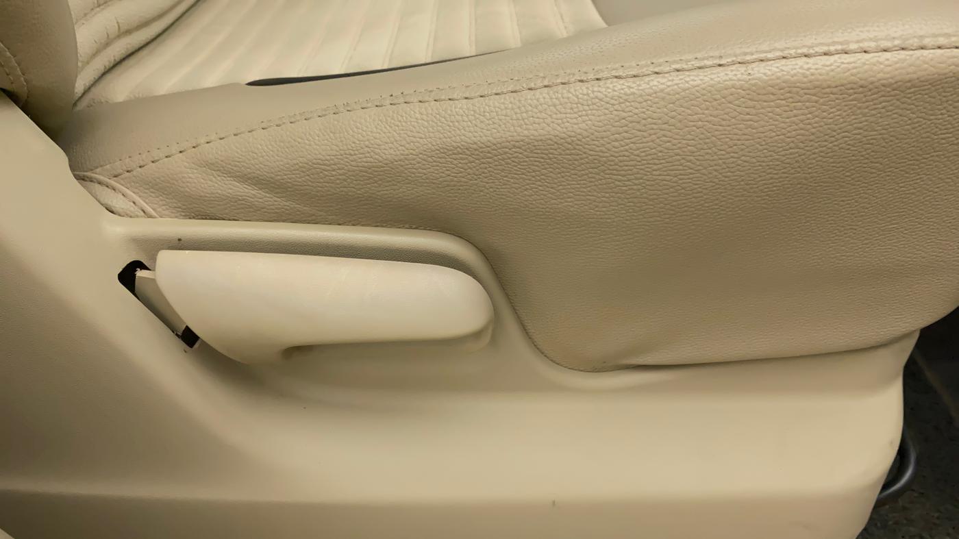 2016 Maruti Ertiga VXI AT, Petrol, Automatic, 65,408 km, Driver Side Adjustment Panel