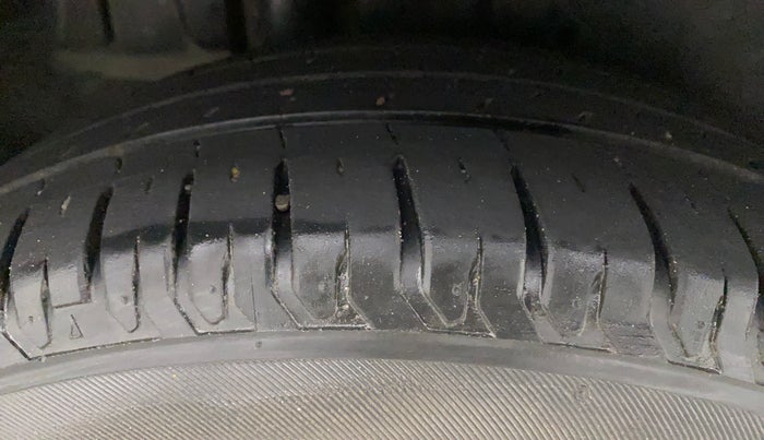 2016 Maruti Ertiga VXI AT, Petrol, Automatic, 65,408 km, Right Rear Tyre Tread