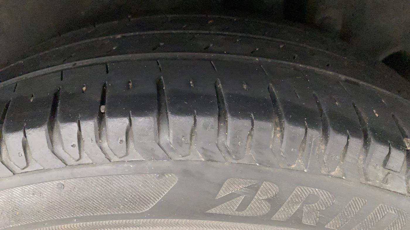 2016 Maruti Ertiga VXI AT, Petrol, Automatic, 65,408 km, Left Rear Tyre Tread
