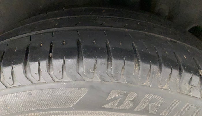 2016 Maruti Ertiga VXI AT, Petrol, Automatic, 65,408 km, Left Rear Tyre Tread