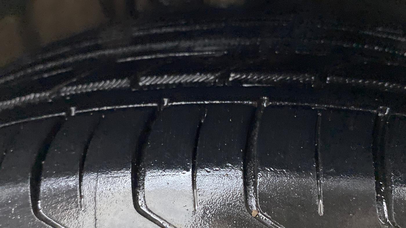 2014 Volkswagen Polo COMFORTLINE 1.2L PETROL, Petrol, Manual, 60,976 km, Right Front Tyre Tread