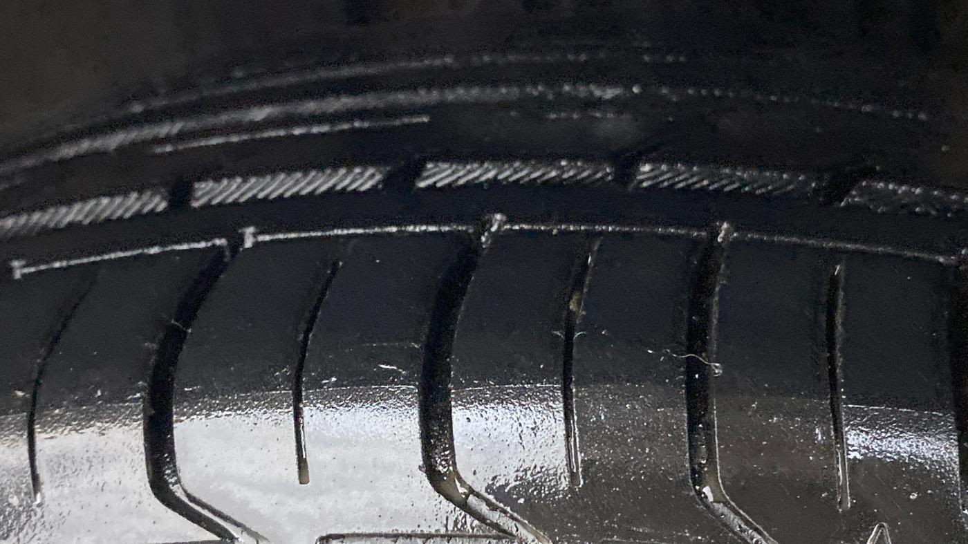 2014 Volkswagen Polo COMFORTLINE 1.2L PETROL, Petrol, Manual, 60,976 km, Left Front Tyre Tread