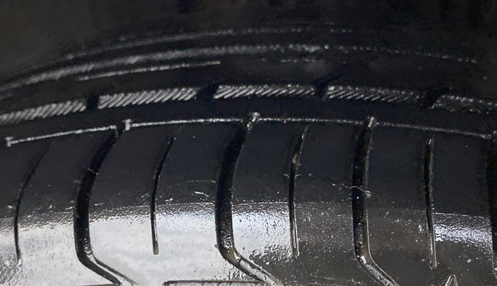2014 Volkswagen Polo COMFORTLINE 1.2L PETROL, Petrol, Manual, 60,976 km, Left Front Tyre Tread