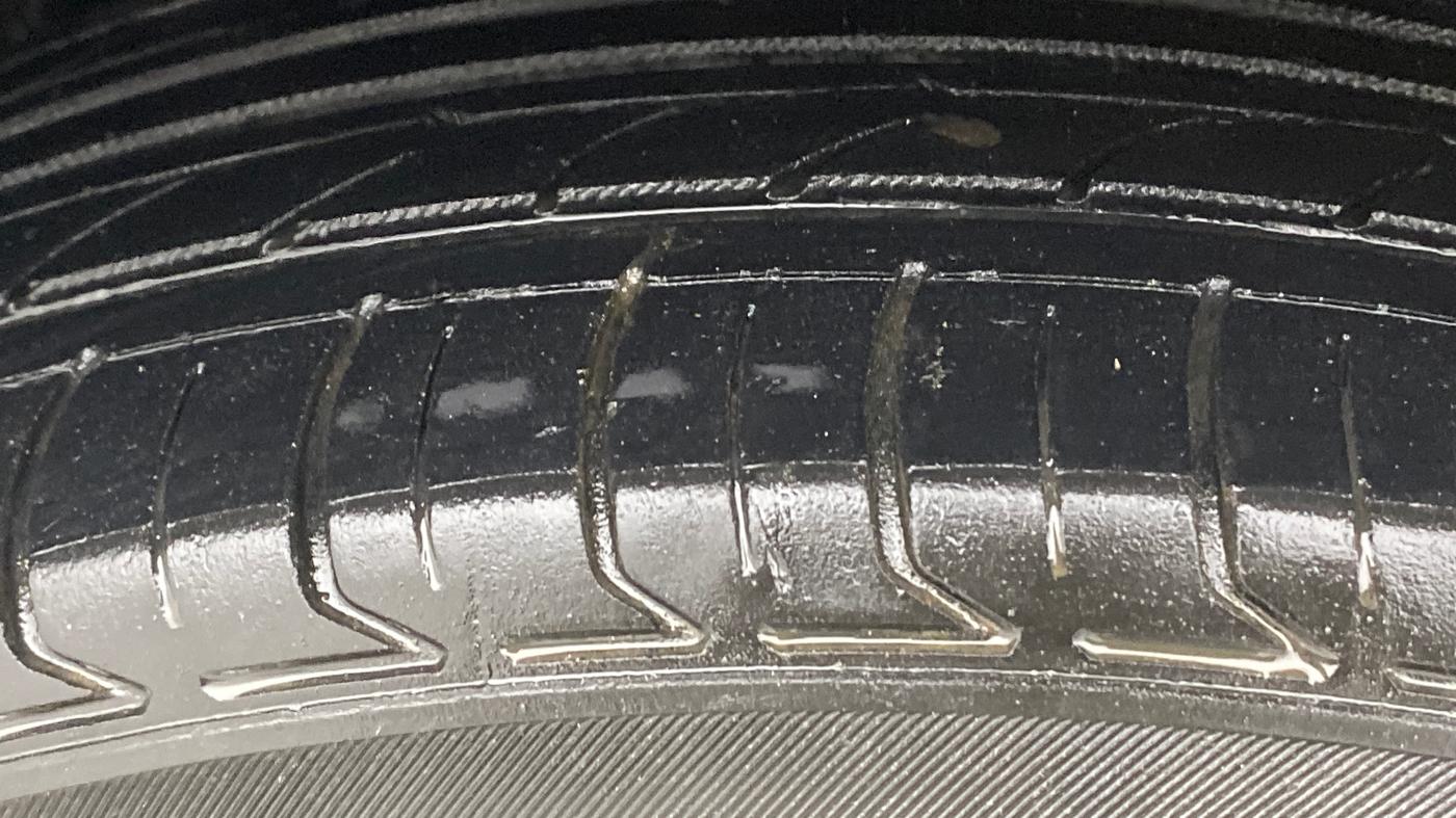2015 Fiat Punto EVO EMOTION 1.3 MULTIJET, Diesel, Manual, 1,30,380 km, Right Rear Tyre Tread