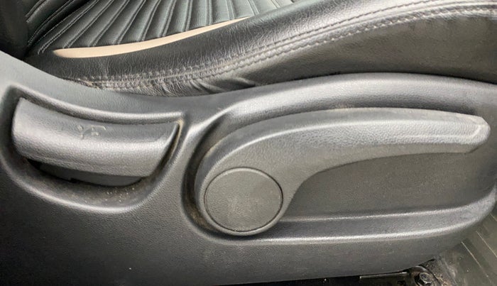 2017 Hyundai Creta SX PLUS 1.6 PETROL, Petrol, Manual, 1,17,889 km, Driver Side Adjustment Panel