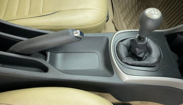 2017 Honda City V MT PETROL, Petrol, Manual, 26,466 km, Gear Lever