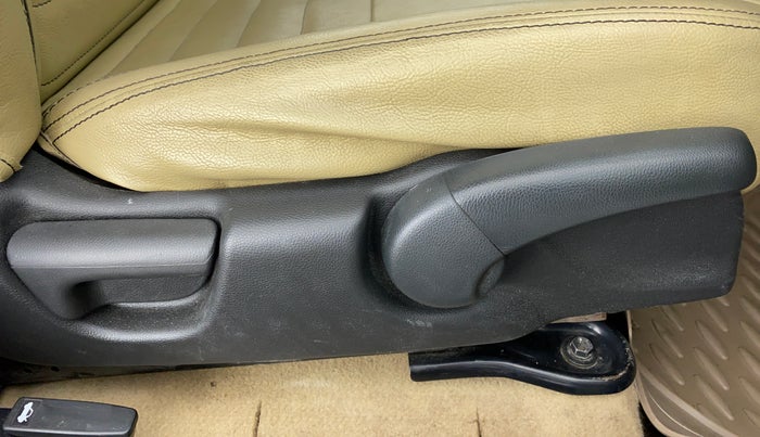 2017 Honda City V MT PETROL, Petrol, Manual, 26,466 km, Driver Side Adjustment Panel