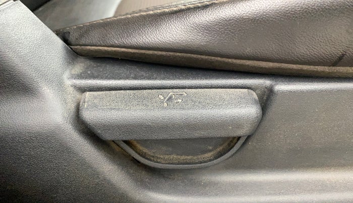 2013 Hyundai i20 MAGNA 1.2, Petrol, Manual, 90,911 km, Driver Side Adjustment Panel