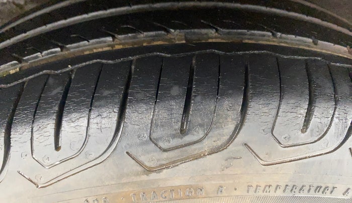 2013 Hyundai i20 MAGNA 1.2, Petrol, Manual, 90,911 km, Right Rear Tyre Tread