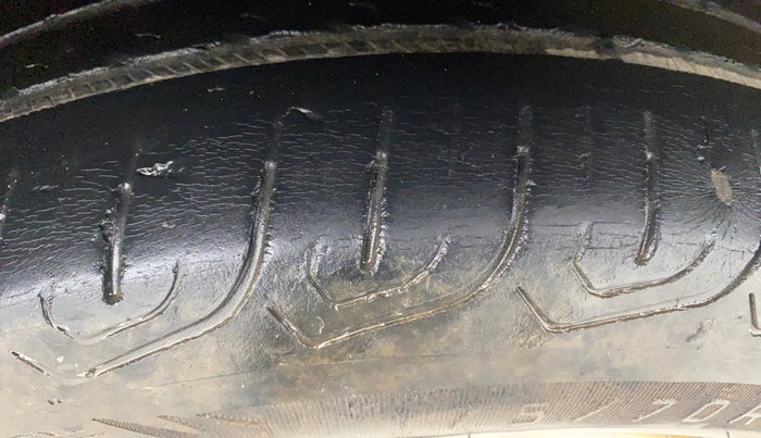 2013 Hyundai i20 MAGNA 1.2, Petrol, Manual, 90,911 km, Right Front Tyre Tread