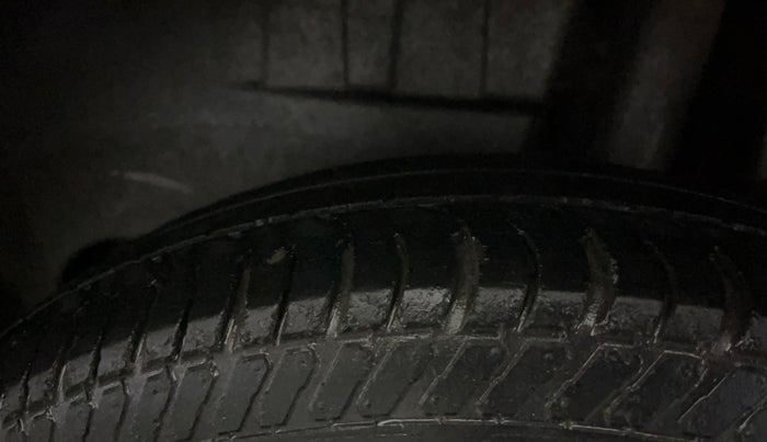 2018 Maruti Dzire LXI, Petrol, Manual, 87,050 km, Left Rear Tyre Tread