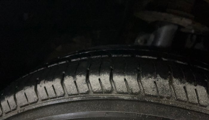 2018 Maruti Dzire LXI, Petrol, Manual, 87,050 km, Left Front Tyre Tread