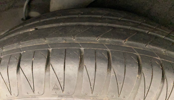 2014 Hyundai i20 ASTA 1.2, Petrol, Manual, 1,15,065 km, Left Rear Tyre Tread