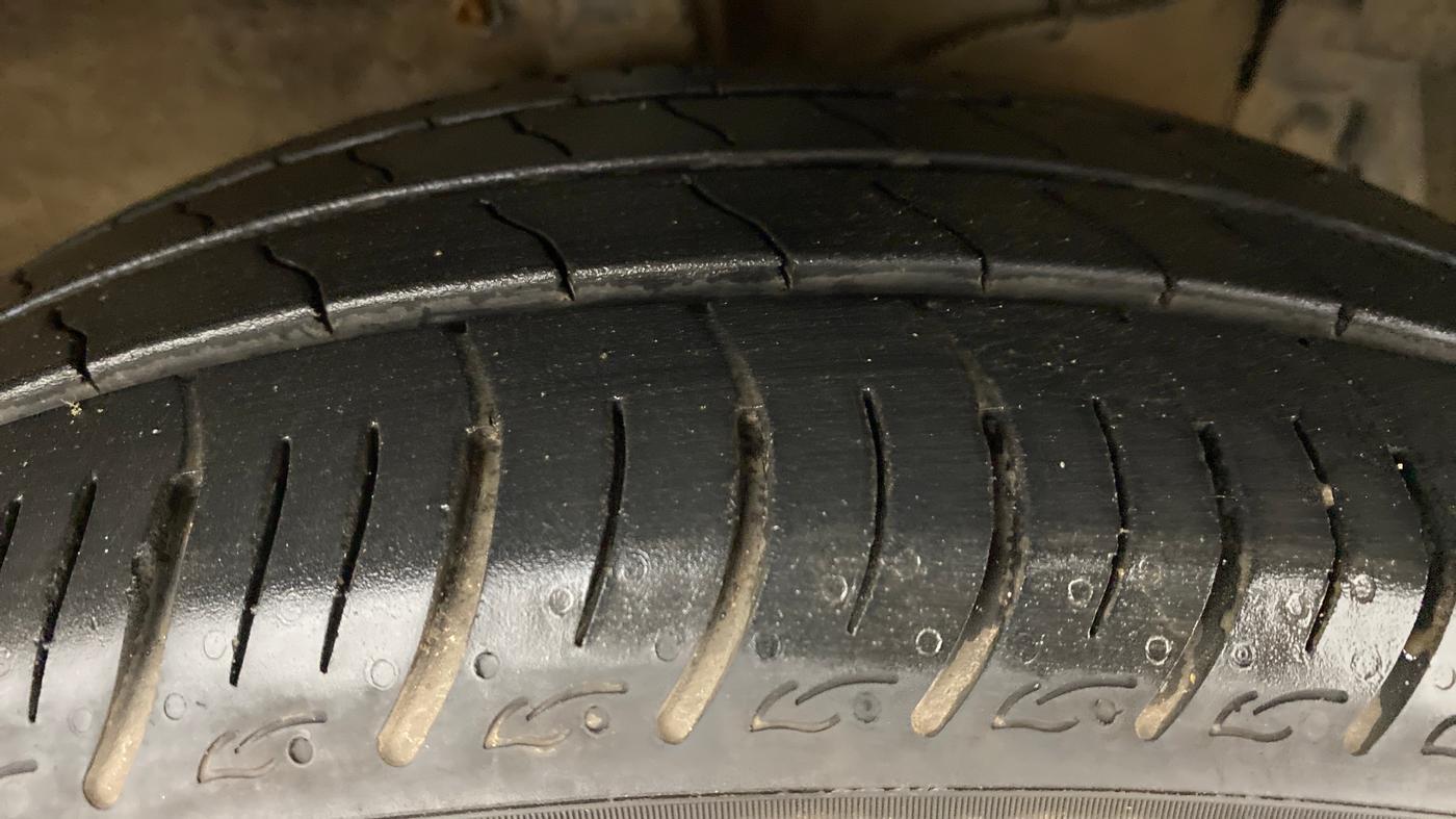 2015 Maruti Ciaz ZXI AT, Petrol, Automatic, 75,642 km, Right Front Tyre Tread