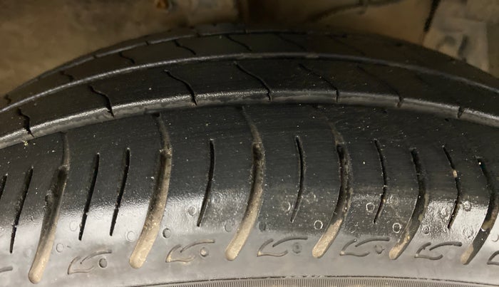 2015 Maruti Ciaz ZXI AT, Petrol, Automatic, 75,642 km, Right Front Tyre Tread