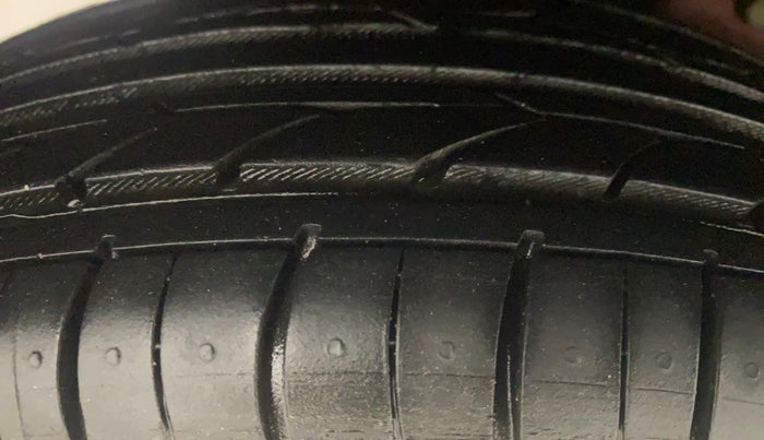 2014 Hyundai Eon MAGNA +, Petrol, Manual, 64,060 km, Right Rear Tyre Tread