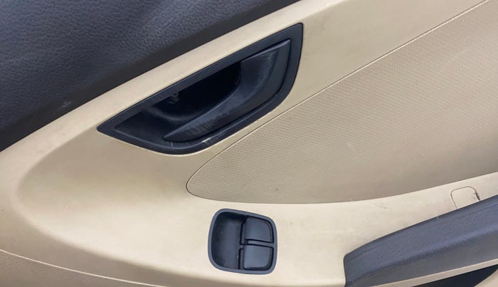 2014 Hyundai Eon MAGNA +, Petrol, Manual, 64,060 km, Driver Side Door Panels Control