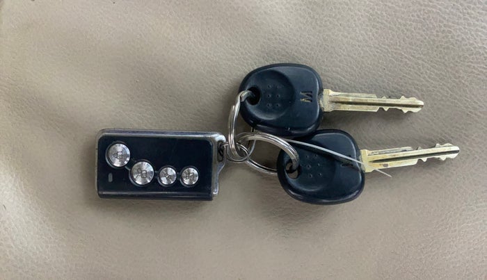 2014 Hyundai Eon MAGNA +, Petrol, Manual, 64,060 km, Key Close Up