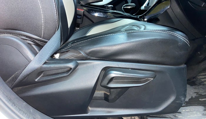 2024 Tata NEXON CREATIVE PLUS 1.5 REVOTORQ 6 AMT, Diesel, Automatic, 26,568 km, Driver Side Adjustment Panel