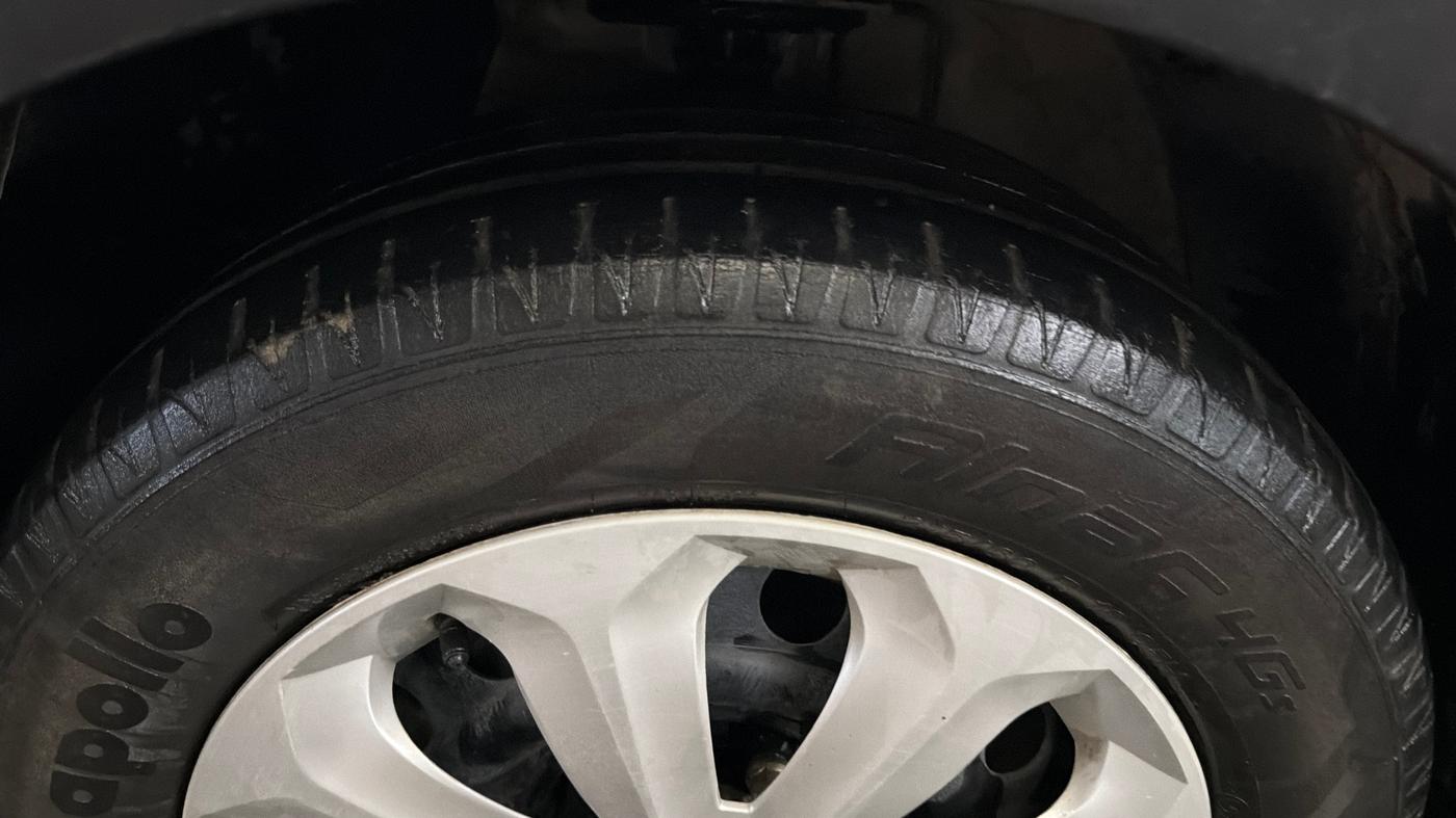2024 MG ASTOR Sprint 1.5 MT (Ivory), Petrol, Manual, 26,973 km, Left Front Tyre Tread