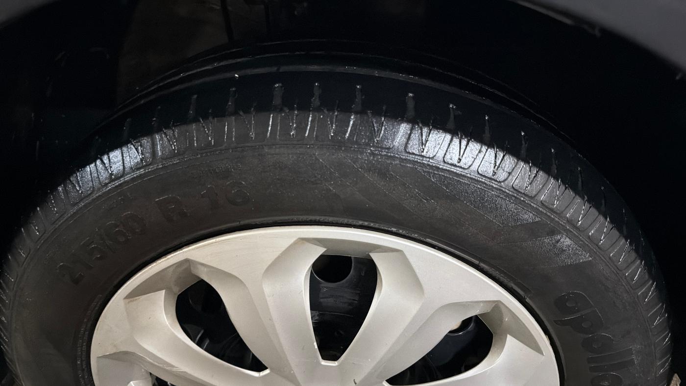 2024 MG ASTOR Sprint 1.5 MT (Ivory), Petrol, Manual, 26,973 km, Right Front Tyre Tread