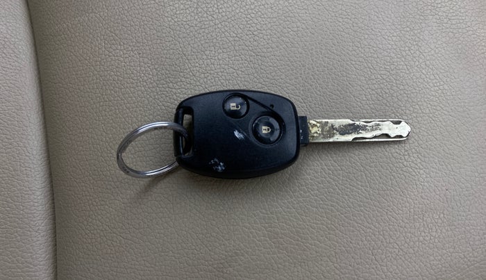 2015 Honda Brio VX AT, Petrol, Automatic, 82,622 km, Key Close Up