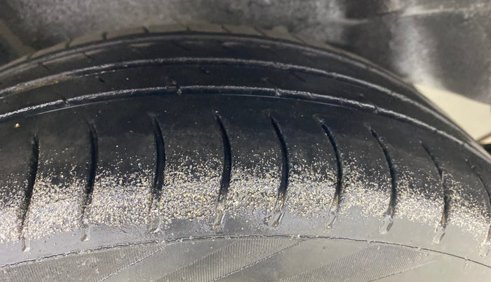 2015 Honda Brio VX AT, Petrol, Automatic, 82,622 km, Right Rear Tyre Tread