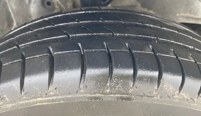 2015 Honda Brio VX AT, Petrol, Automatic, 82,622 km, Right Front Tyre Tread