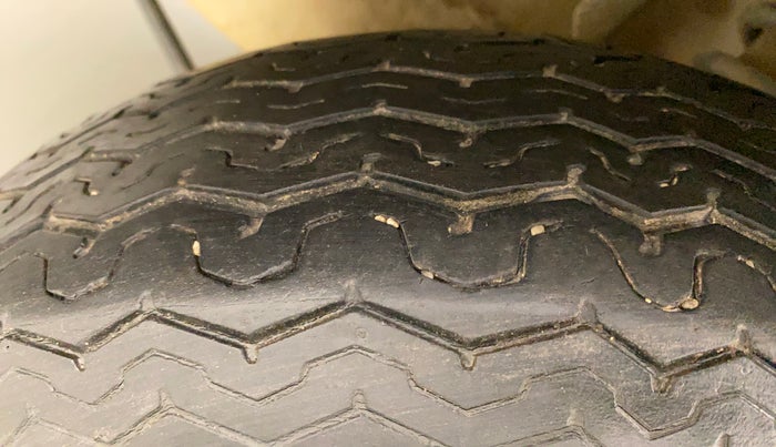 2017 Maruti OMNI E 8 STR, Petrol, Manual, 47,555 km, Left Front Tyre Tread